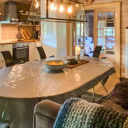 3 Bedroom Beautiful In بيت للعطل